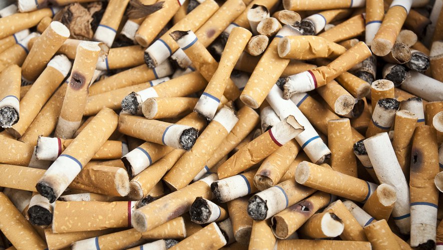 Fausses cigarettes allumées (par 2)